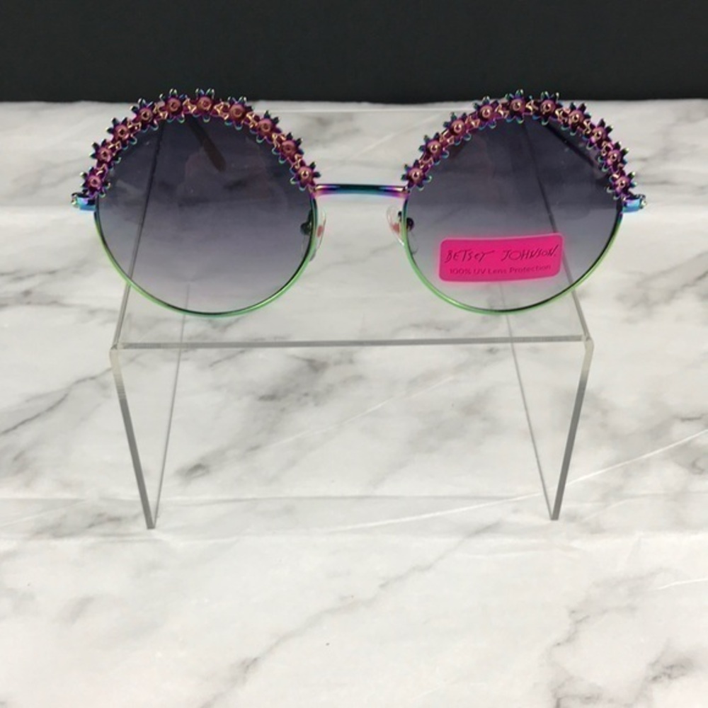 Betsey Johnson - ‘Pink Daisy’ Sunglasses. NWT